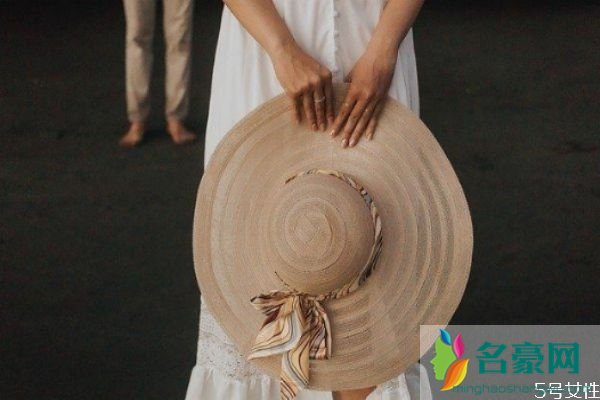 跟老婆吵架了怎么哄 老婆生气了该怎么去哄她