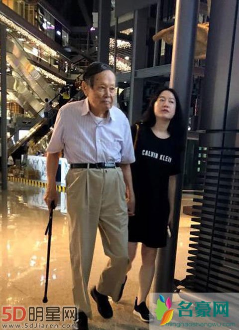 杨振宁翁帆有孩子吗 无论怎么说翁帆亏了牺牲了青春