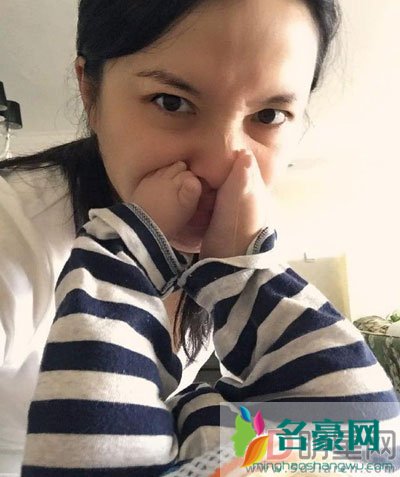 靳东老婆孩子图片大全 很幸福的一家三口儿子像老爸超帅气的