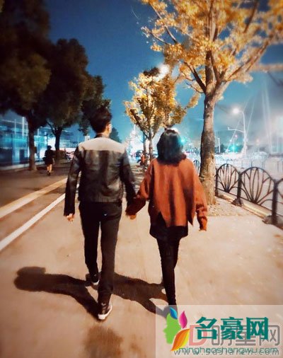 靳东老婆孩子图片大全 很幸福的一家三口儿子像老爸超帅气的