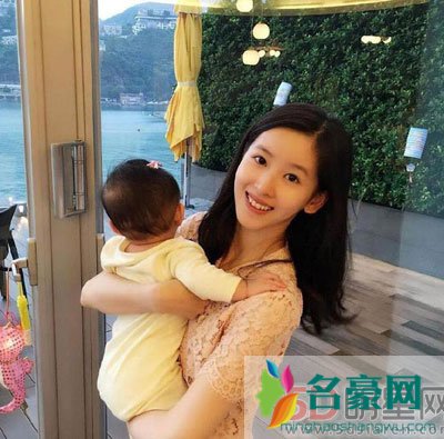 刘强东和章泽天的孩子 奶茶妹妹有恋父情结?不！是恋钱情结