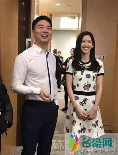 奶茶妹妹章泽天父亲是南京首富? 没点背景也不会平白无故火起来的