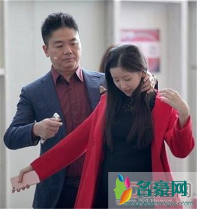 奶茶妹妹章泽天父亲是南京首富? 没点背景也不会平白无故火起来的