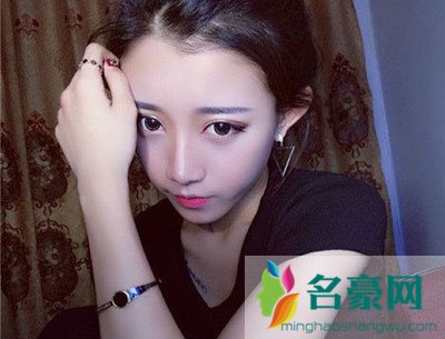 快手小伊伊家庭条件简介 快手小伊伊没有妈妈么?