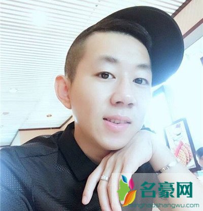 快手王小源是黑社会? 王小源开什么车