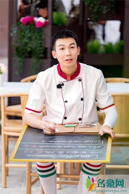 白举纲女朋友高艺榕 小白单纯人不错,关注中餐厅让小白火一次
