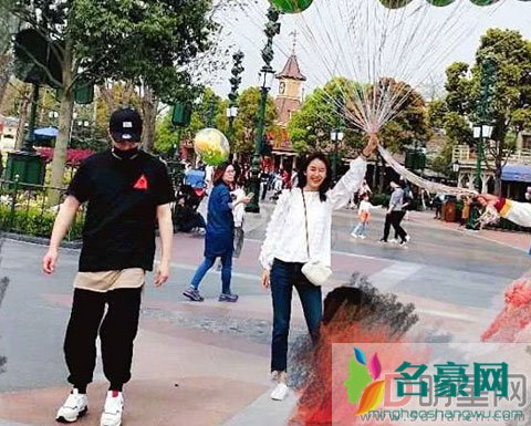 张子萱陈赫结婚照 我们不能凭借网上的只言片语就拼凑出事情的前因后果