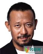 姜文的母亲为何改嫁 姜文最初不姓姜是跟后爸姓的