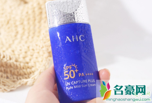 ahc小蓝瓶防晒是物理防晒还是化学防晒 ahc小蓝瓶防晒霜敏感肌能用吗2