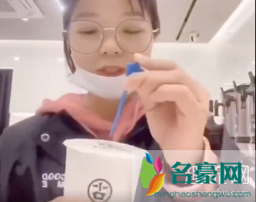 为什么奶茶店吸管换成纸吸管 纸吸管怎么插奶茶