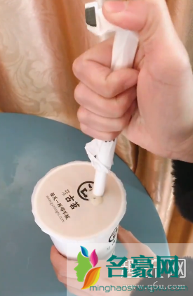 为什么奶茶店吸管换成纸吸管 纸吸管怎么插奶茶