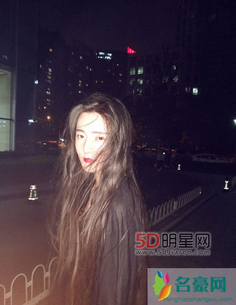 张靓颖伴娘团里的男人 范冰冰御用摄影师章元一雌雄难辨