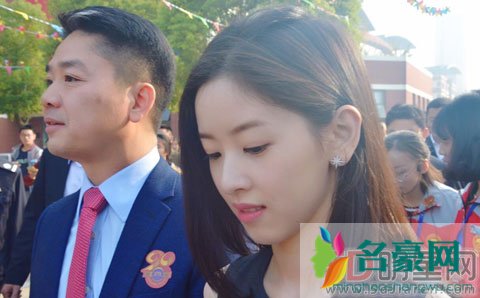 刘强东和章泽天的故事 如果他没钱还比你大十几二十岁还离过婚那还会嫁给他吗