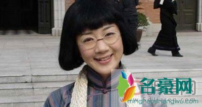 李依晓大方承认整容 以前的照片像极了韩国微笑女王