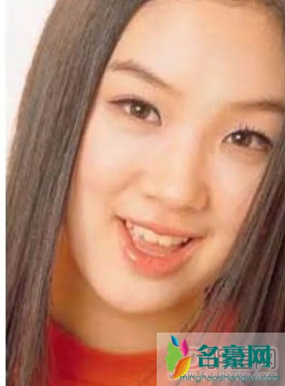 李依晓大方承认整容 以前的照片像极了韩国微笑女王