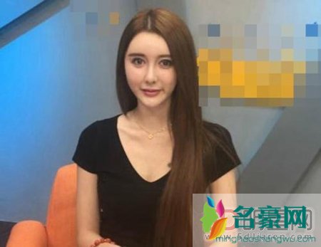 小G娜现身吴亦凡电影提前观影 接受采访称不想炒作