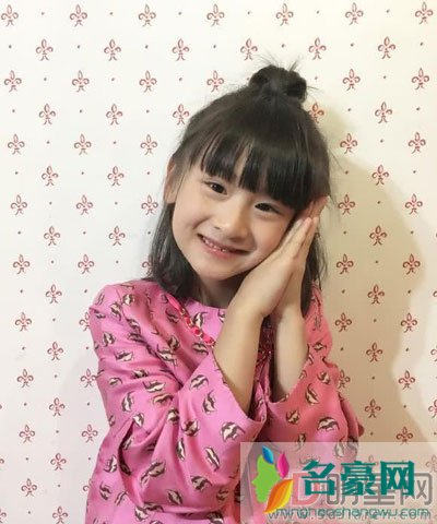 田雨橙好像有胸了 一不小心小森碟都成大姑凉了