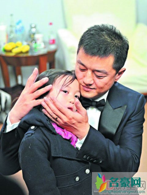 王菲为什么会生兔唇 吸烟比男人都厉害孩子会好才怪