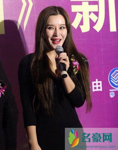 李美熙杨棋涵逛夜店 杨棋涵李美熙12分钟鸭店门