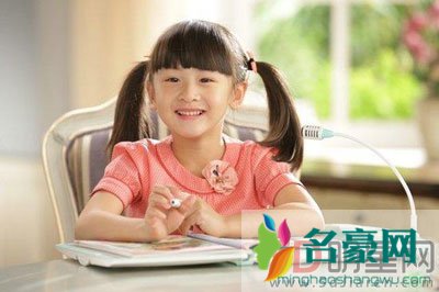田雨橙现在长大的照片 又像妈妈又像爸爸绝对没抱错