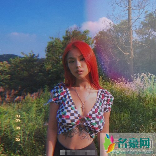 万妮达不带胸罩大尺度 喜欢万妮达的声音特别高级