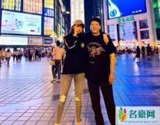 关晓彤搂爸爸合影 也许这就是北京人独有的性格