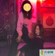 李嫣否认逛夜店怎么回事 李嫣和同学合影被网友热