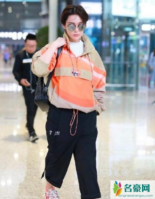 张馨予短发照