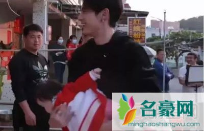 王鹤棣前女友是谁 王鹤棣整容前后照片对比