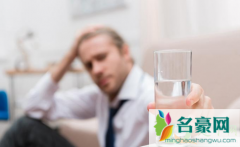 口干舌燥喝水也不解渴怎么办 为什么喝水多还是觉