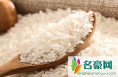大米结团能吃吗 看米饭是否发霉的三种方法
