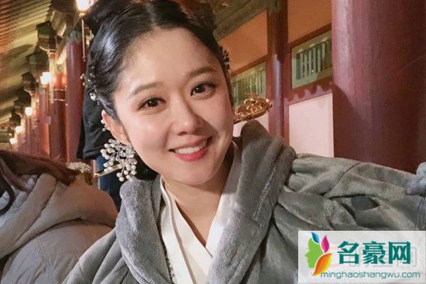 张娜拉为什么还没结婚 骂归骂但还是觉得张娜拉长得挺可爱挺甜美的