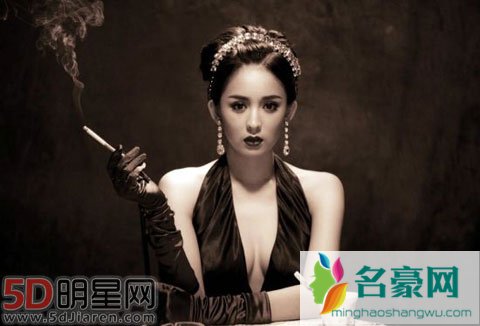 古力娜扎脱精光图片 网传被睡是高级鸡的谣言挺荒谬的