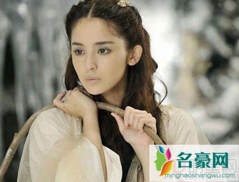 古力娜扎脱精光图片 网传被睡是高级鸡的谣言挺荒谬的