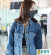 杨蓉低调现身机场 素颜口罩遮面难掩白皙皮肤状态