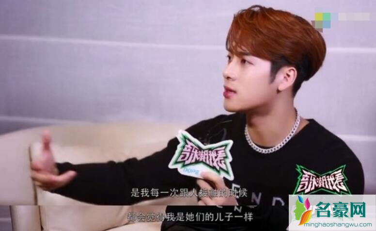 王嘉尔接受采访