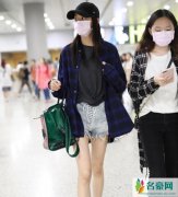关晓彤穿男友风衬衫 拎超大包赶路长腿抢镜