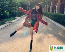 李小璐近照曝光 长发披肩摆着起飞的姿势活力十足