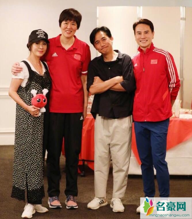 刘嘉玲与郎平合影