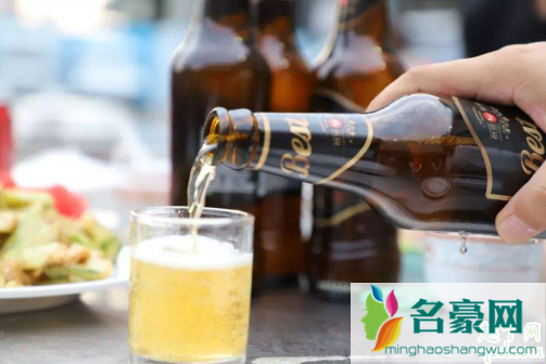 喝完啤酒总去厕所是肾不好吗 喝啤酒不排尿好不好4