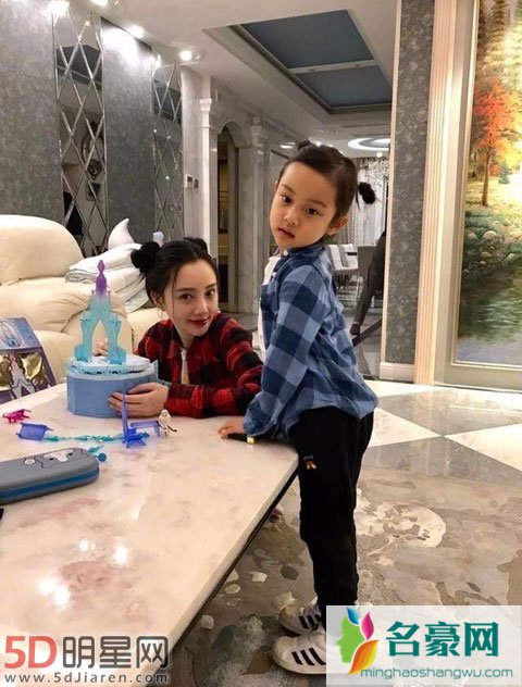 贾乃亮真的驾驭不了李小璐吗?离婚了吗 李小璐说贾乃亮卵太小是什么梗