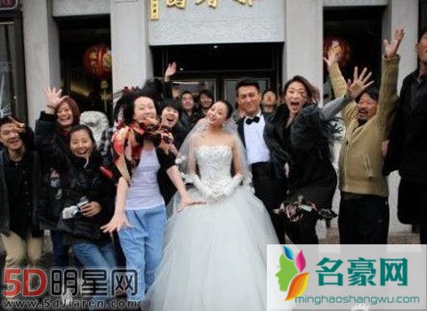 靳东的老婆和别人有孩子吗 靳东老婆李佳前夫是谁