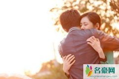 给喜欢的人的微信备注是什么，刚恋爱时如何找话题