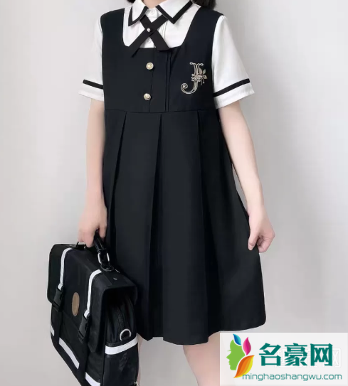 jk制服配什么鞋子好看 jk制服配什么发型好看