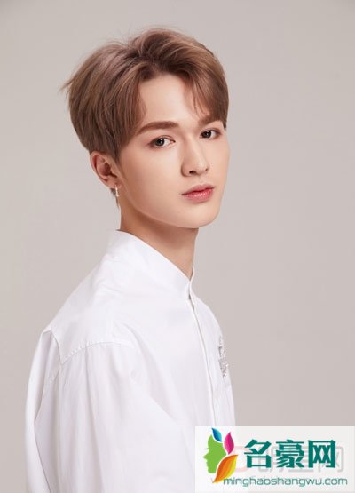 黄明昊对女朋友的要求+理想型女生类型 justin带女朋友看演唱会是陈果吗