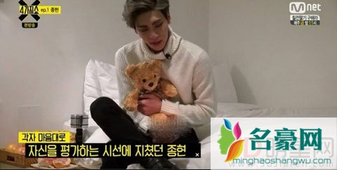 张艺兴赴韩国现身金钟铉灵堂 申世景不畏流言为前男友吊唁