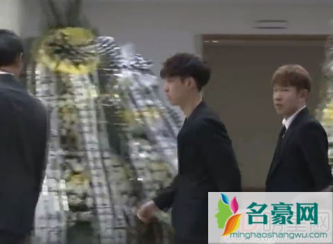 张艺兴赴韩国现身金钟铉灵堂 申世景不畏流言为前男友吊唁