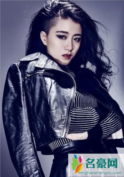 李嘉格哈啰歌不带胸罩是什么梗 李嘉格和张碧晨吵架不和闹掰了