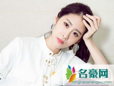李嘉格哈啰歌不带胸罩是什么梗 李嘉格和张碧晨吵架不和闹掰了