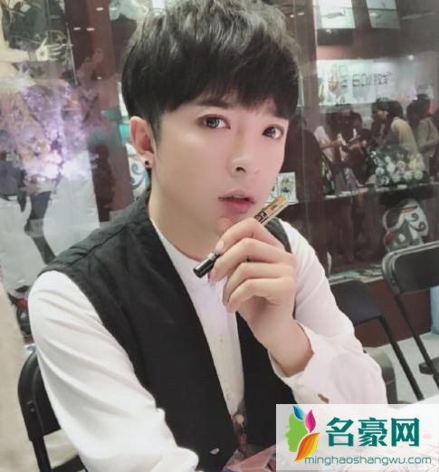 萧忆情